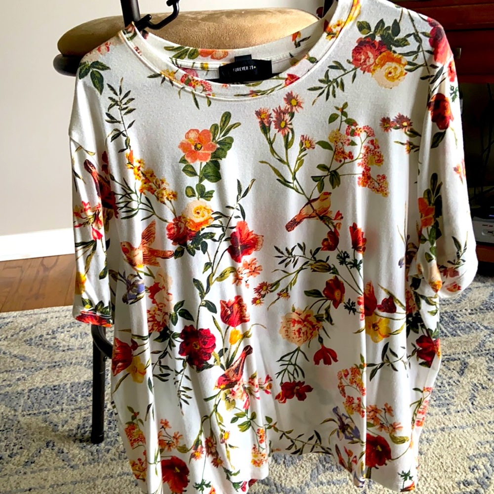 Short sleeve floral top